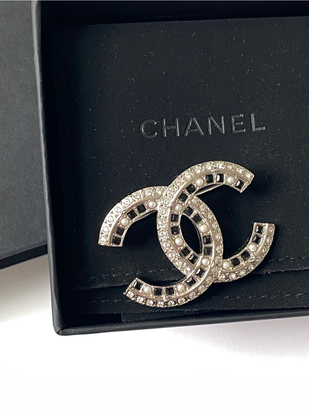 Authentic CHANEL Brooch Pin Crystal and Pearl